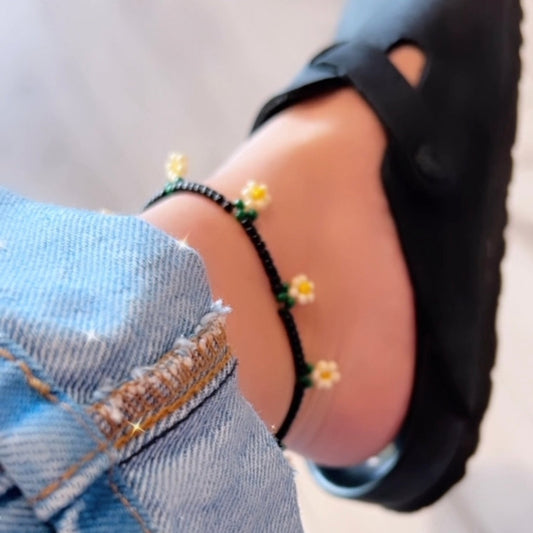 Black Seed Daisy Anklet