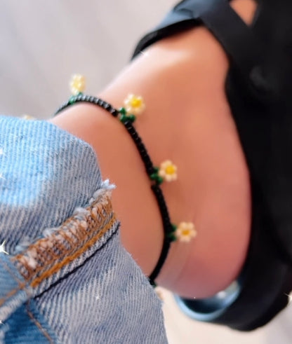 Black Seed Daisy Anklet